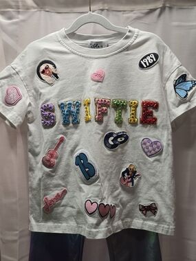 Lola + The Boys White 'SWIFTIE' Sequin Patch Short Sleeve Tee W/ BONUS leggings